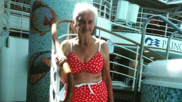 Ja, man kann auch mit 90 Jahren Bikini tragen