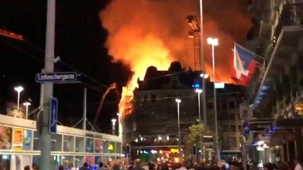 Großbrand in Züricher Innenstadt - Gebäude einsturzgefährdet