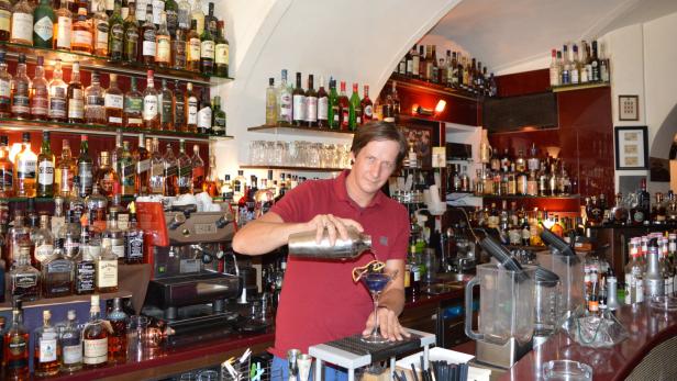 "Hirnrissig": Top-Barkeeper über neue Corona-Verordnung entsetzt