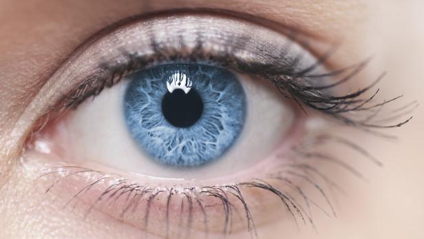Alzheimer kann man an Veränderungen im Auge schon früh erkennen
