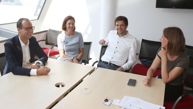 Martin Müller (JP Immobilien), Elisabeth Binder (RVW) und Thomas Thaler (Zima) im Gespräch mit KURIER-Redakteurin Barbara Nothegger (v.li.)