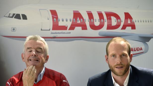 Ryanair-Chef O&#039;Leary (links) und Gruber vor dem neuen Flugzeug-Design