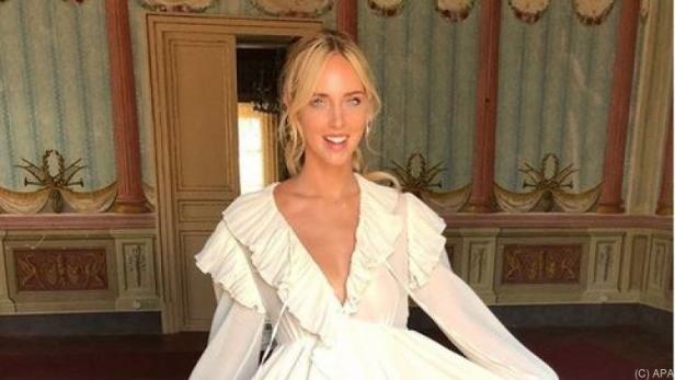 Auf Instagram präsentiert sich Ferragni schon mal im weißen Kleid