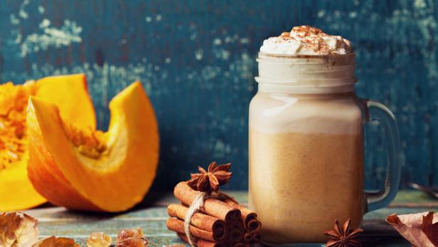 Der Pumpkin Spice Latte wird künftig auch vegan in den Starbucks Coffee Houses in Österreich erhältlich sein.