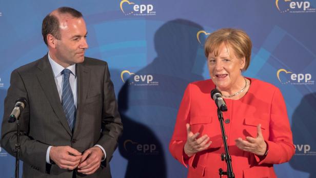 Der Bayer Manfred Weber (CSU) hat die Unterstützung von Kanzlerin Angela Merkel.