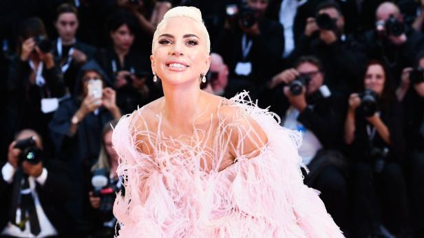 Filmfestival: Lady Gaga setzt auf modische Extravaganz