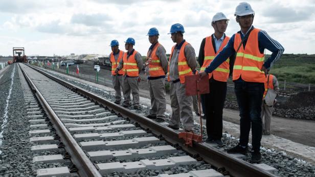 Bau einer Bahnstrecke in Kenia