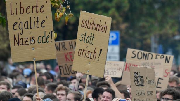 Zehntausende in Chemnitz: "Rechten nicht die Stadt überlassen"