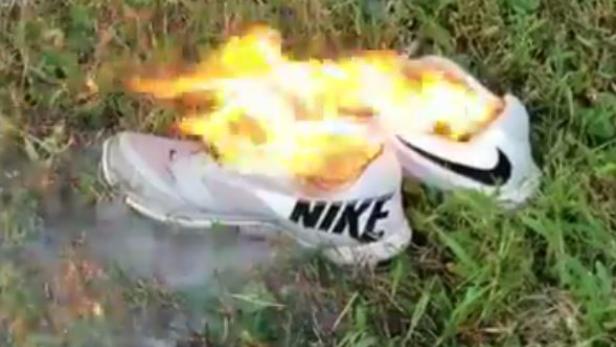 Warum in den USA Nike-Schuhe brennen