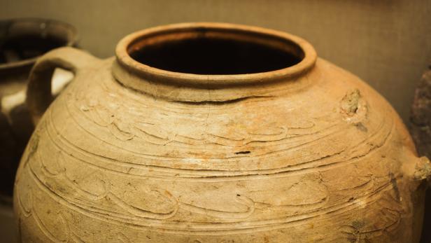 Forscher fanden in 7.700 Jahre alten Überresten von Tontöpfen Milchspuren.