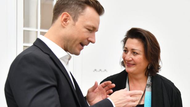 Geld vom Bund fürs Volkstheater: Kaup-Hasler versucht Blümel zu motivieren
