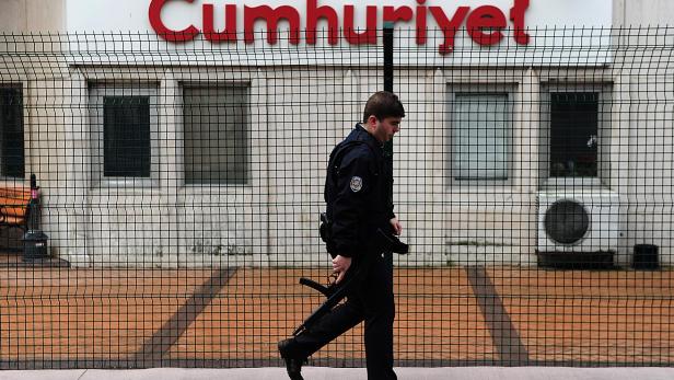 FILES-TURKEY-JUSTICE-MEDIA-RIGHTS-POLITICS-CUMHURIYET