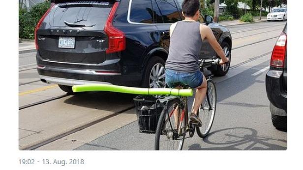 Wieso sich kanadische Radfahrer Pool-Nudeln ans Fahrrad stecken