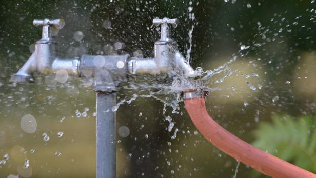 In vielen Gemeinden wird die Wassergebühr angehoben.