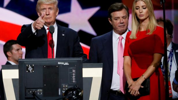FILE PHOTO: Republican presidential nominee Donald Trump gives a thumbs up as his campaign manager Paul Manafort and daughter Ivanka look on during Trump's walk through at the Republican National Convention in Cleveland