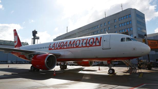 FILE PHOTO: A Laudamotion Airbus A320 plane is seen at the airport in Duesseldorf