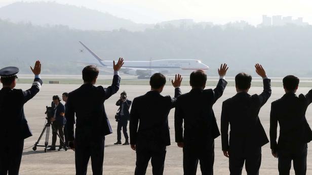 South Korean President Moon Jae-in and his wife Kim Jung-sook leave Seoul for Pyongyang
