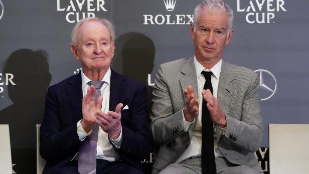Die ehemaligen Tennisspieler Rod Laver und John McEnroe sprechen während einer Pressekonferenz zur Ankündigung des Laver Cup in New York City.