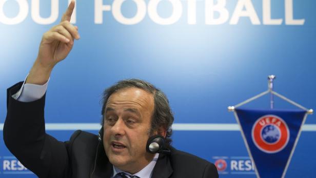 Michel Platini: 60 Jahre alt, französischer Ex-Nationalspieler. Europameister im eigenen Land 1984. Trainierte auch schon die Nationalmannschaft. Schlug dann aber eine Karriere als Funktionär ein. Seit 2007 Präsident der Europäischen Fußball-Union (UEFA). Bei der Wahl vor rund sieben Wochen war er nicht gegen Blatter angetreten.
