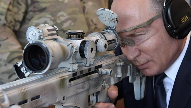 Russian President Putin aims a Chukavin sniper rifle SVCh-308 at Patriot military theme park outside Moscow