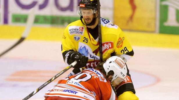 EBEL. Eishockey Bundesliga. EC KAC gegen PC Vienna Capitals.. John Lammers, (KAC), Sven Klimbacher (Caps). Klagenfurt, am 31.3.2013. Copyright Agentur Diener/Kuess Marktgasse 3-7/4/5/21 A-1090 Wien Austria Telefax +43 1 955 32 35 Mobil +43 676 629 98 51 Bank Austria Bank Nr. 12000 Account Nr. 00712 223 783 e-mail: agentur@diener.at Datenbank: www.diener.at ImageArchivist Demo