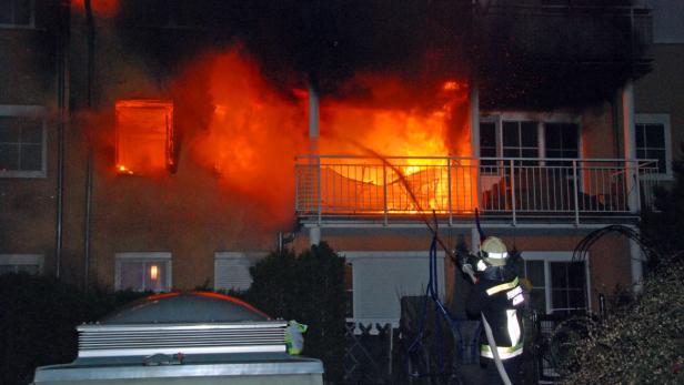 Zweifache Mutter stirbt bei Wohnhausbrand in Achau, Bezirk Mödling; honorarfrei