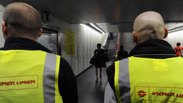 Wie man einem Ticketkontrolleur in der U-Bahn (nicht) entkommen kann