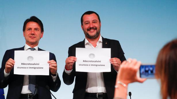 Conte (links), Salvini.