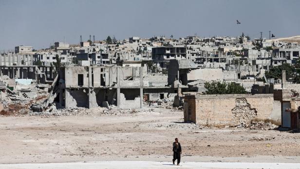 Blick auf die zerstörte Stadt Kobane.