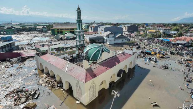 Überschwemmte Moschee in Westpalu.