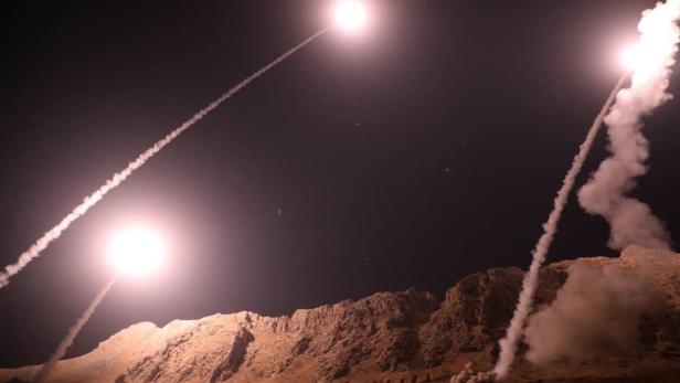 Iranische Revolutionsgarden feuern Raketen auf Syrien ab