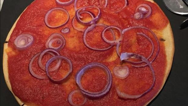 Sauce & Zwiebel: Veganerin teilt Bild von enttäuschender Pizza