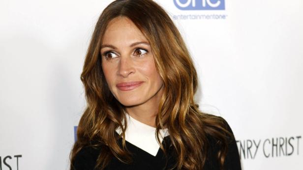 Porträt von Julia Roberts mit braunem, gewelltem Haar.