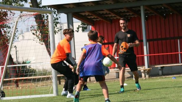 Tipps von Fußballprofi Christian Fuchs für Nachwuchskicker