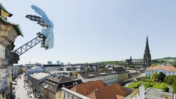 Die Nike schwebt wieder über Linz - und macht auf den Höhenrausch aufmerksam