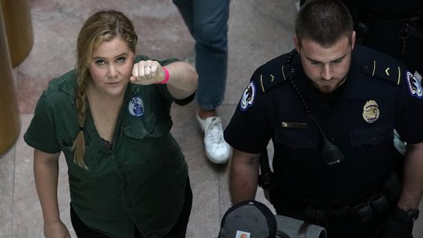 Schauspielerin Amy Schumer wurde bei Protesten gegen Brett Kavanaugh am 4. Oktober Washington, D.C. festgenommen.