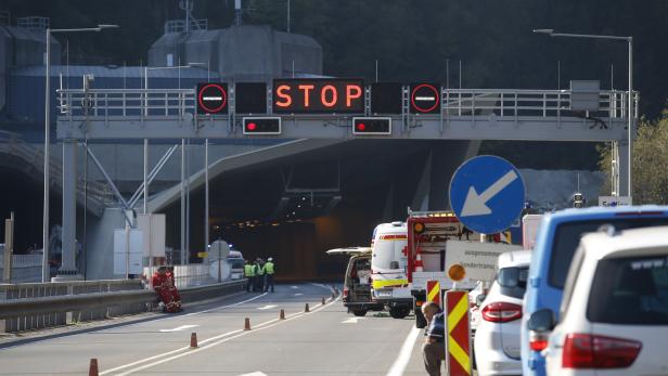 Lkw fing im Tunnel Feuer: 100 Menschen konnten flüchten