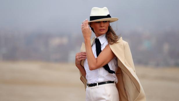 Afrika-Reise: Melanias "Indiana Jones"-Outfit sorgt für Spott