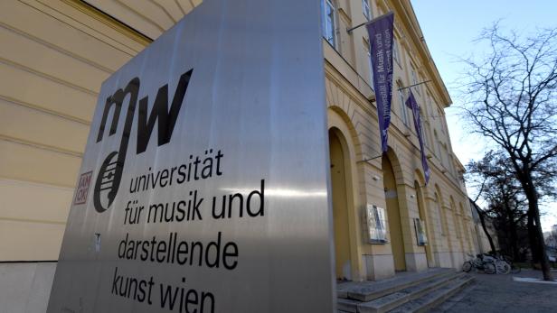 Professoren-Klage gegen Entlassung an Musikuni wird verhandelt