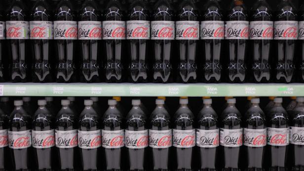 Coca-Cola ist laut Greenpeace vor PepsiCo und Nestle der größte Plastikverschmutzer.