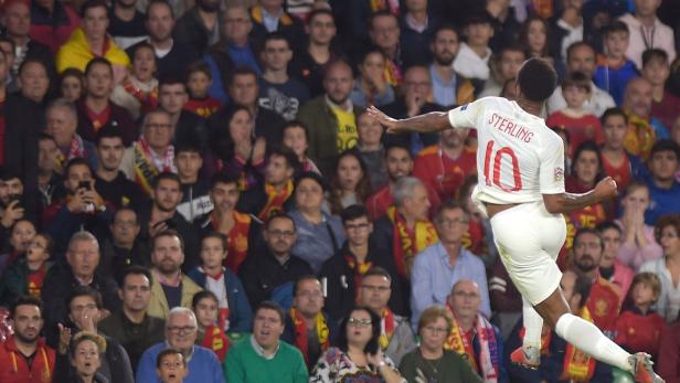 Mann im Mittelpunkt: Alle Augen waren am Montagabend in Sevilla auf Raheem Sterling gerichtet.