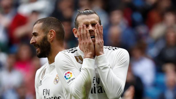 Da kann man nicht mehr hinsehen: Gareth Bale verzweifelt ebenso wie Karim Benzema.