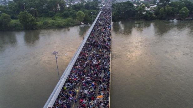 Tausende Flüchtlinge aus Mittelamerika am Weg nach Mexiko
