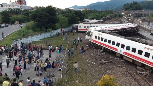 Expresszug in Taiwan entgleist: 22 Tote und 170 Verletzte