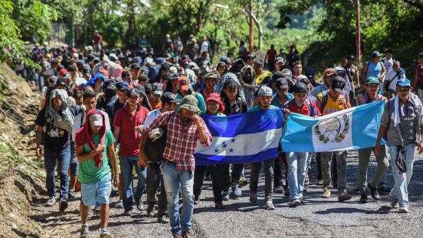 "Angriff auf unser Land": Trump droht Migranten aus Mittelamerika