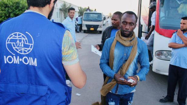 Mehr Migranten gehen aus Libyen zurück als nach Italien 