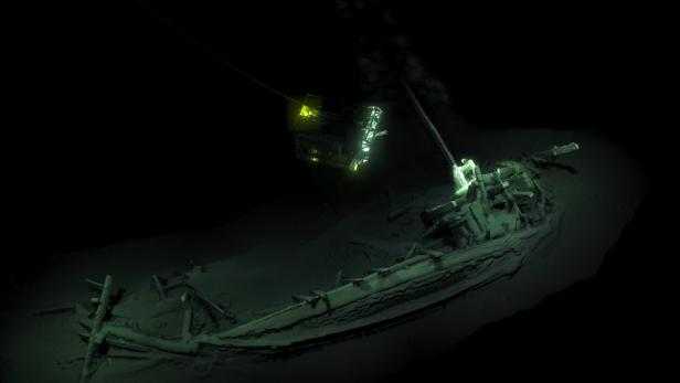 Das altgriechische Handelsschiff liegt in zwei Kilometer Tiefe