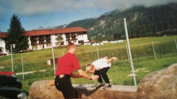 Früh übt sich: Schon als Kind trainierte Thomas Diethart mit seinem Vater den richtigen Absprung.