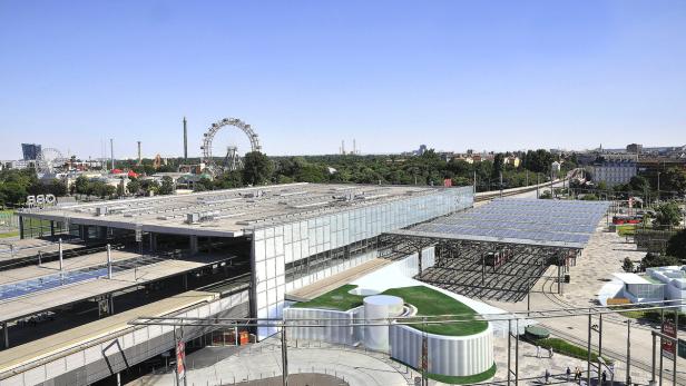 Die Bahnhofshalle wird den externen Ausgang der U1 zukünftig integrieren.