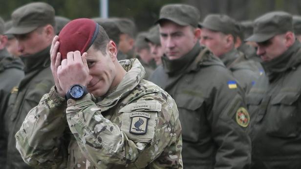 Soldaten in Wien entwaffnet: USA trainieren ukrainische Armee